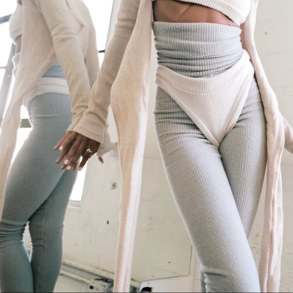 LOOKING TO TRADE!!   CLOUD Fuzzy rib stirrup legging//Large looking for XL